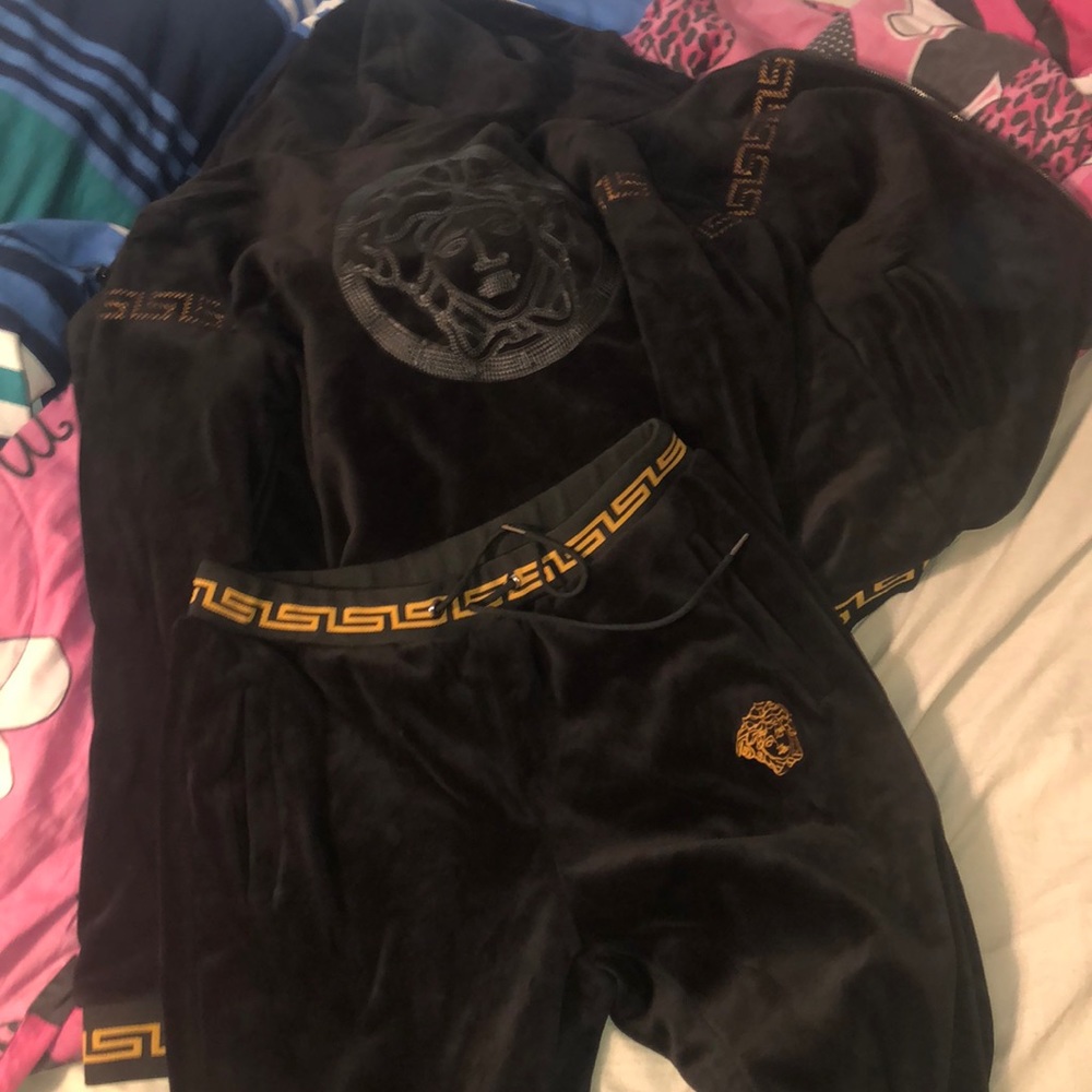 Black and gold velvet Versace jogger suit❗️